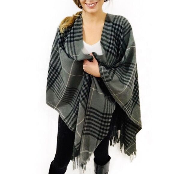 3/$25-Croft & Barrow Plaid Poncho Sweater Sz OS - Picture 1 of 3